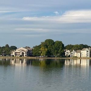 Meet your Posher, Larry